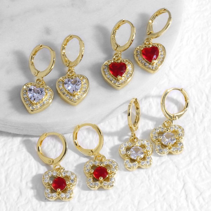 Pendientes De Aro Con Flor De Corazón Y Diamantes De Cobre