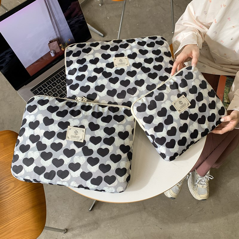 Black Heart Nylon Printed Computer Storage Bag