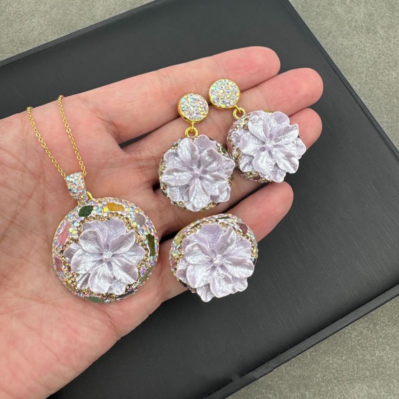 Conjunto De Collar Pendientes Y Anillo Con Flor De Diamante De Resina