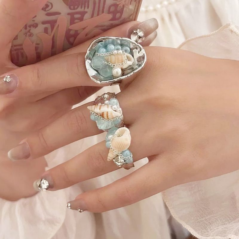 Anillo Irregular De Metal Con Diamantes