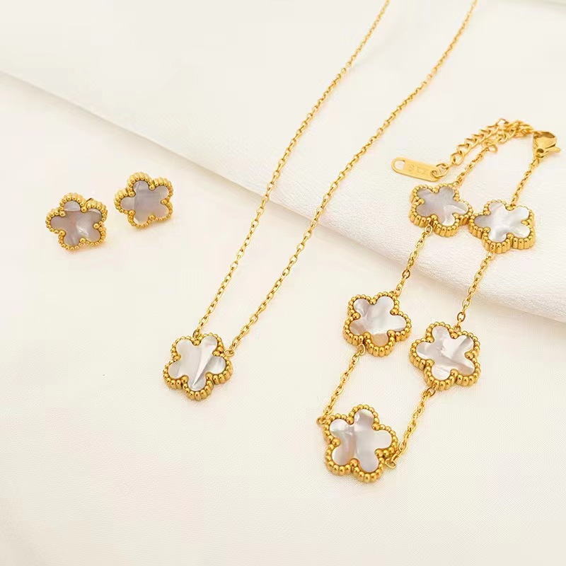Conjunto De Collar Pulsera Y Pendientes Con Flores De Acero De Titanio.