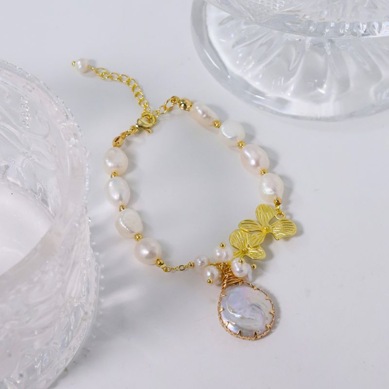 Pulsera De Pétalos Con Cuentas De Perla