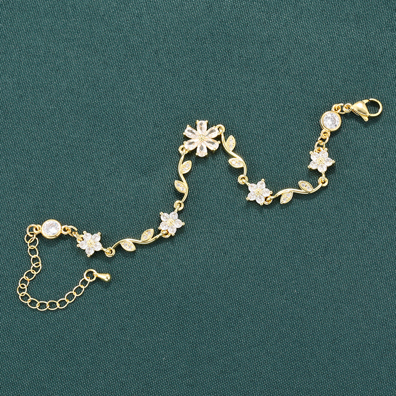 Pulsera De Flor De Cinco Hojas De Cobre Y Circonio