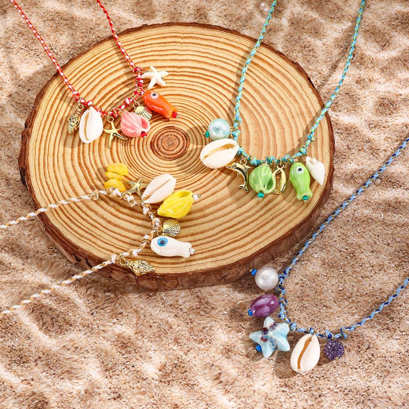 Collar Trenzado De Cuerda De Colores Con Conchas Estrellas De Mar Y Peces De Cerámica.