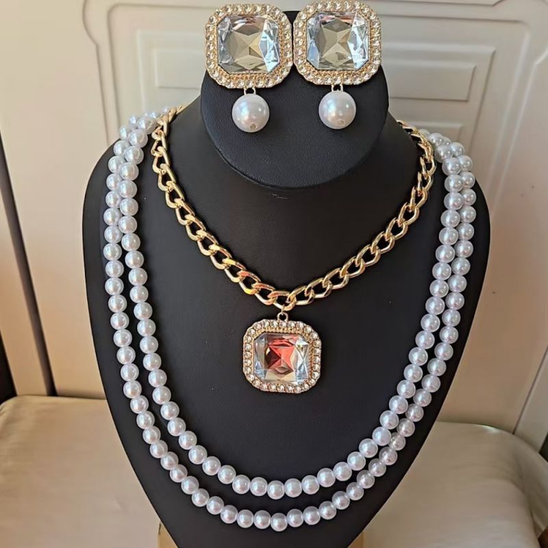 Collar Cuadrado En Capas Con Cuentas De Perla Y Diamantes