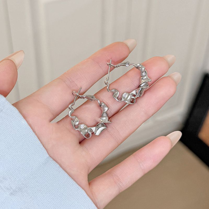 Pendientes Plisados Con Ondas Irregulares