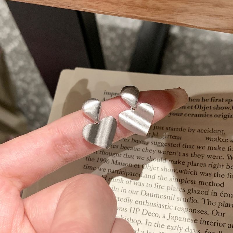 Pendientes De Corazón Ondulado De Plata Esmerilada