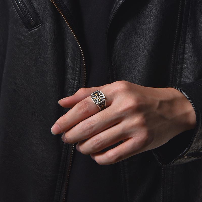 Anillo De Hombre Con Cruz De Metal Geométrica Redonda