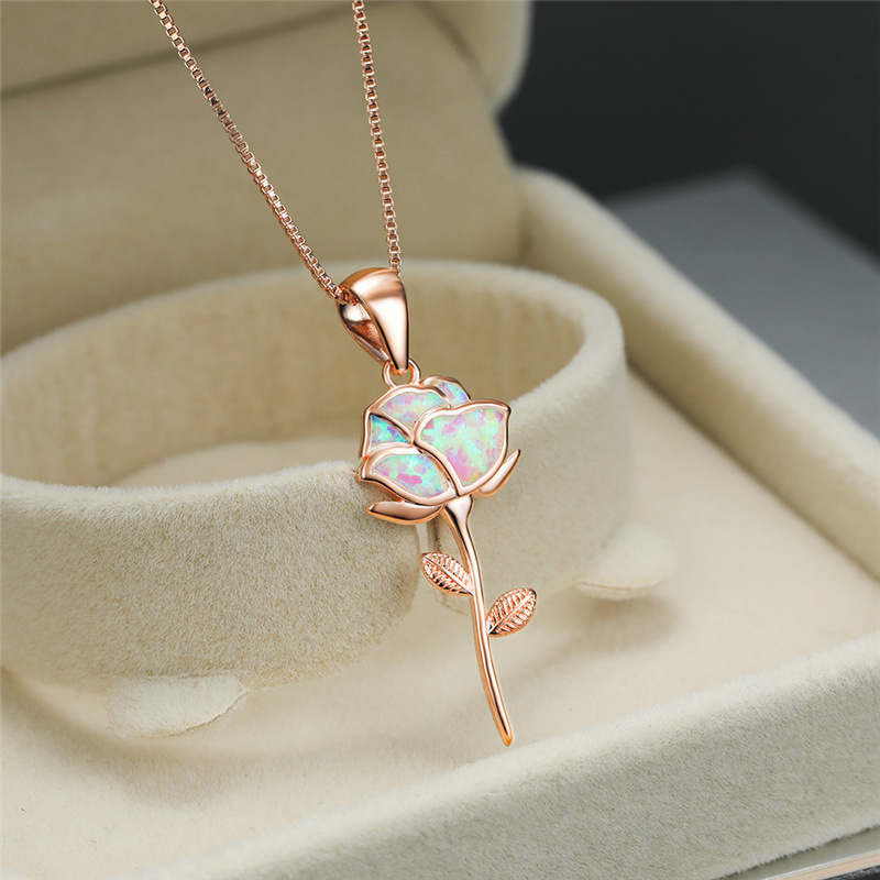 Collar De Rosa Con Gotas De Aceite