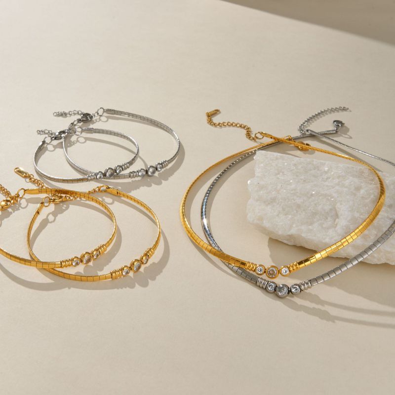 Pulsera Redonda De Acero De Titanio Con Diamantes.