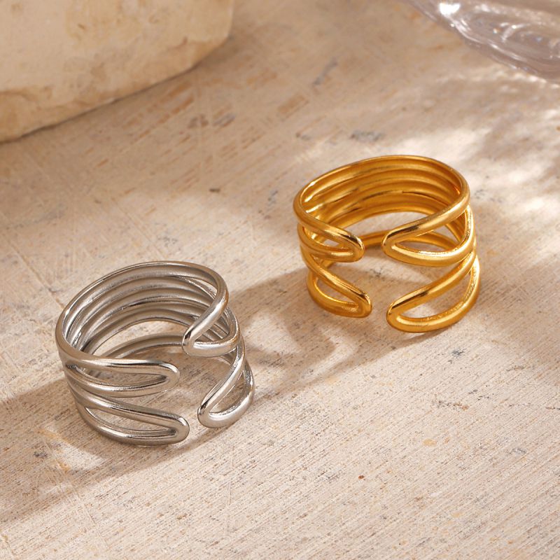 Anillo De Acero Inoxidable Bañado En Oro