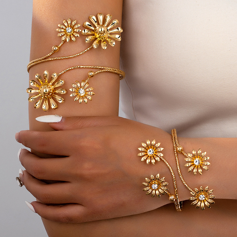 Conjunto De Pulsera Y Brazalete De Flores De Aleación