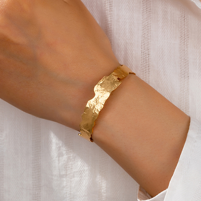 Pulsera De Aleación Con Textura Irregular