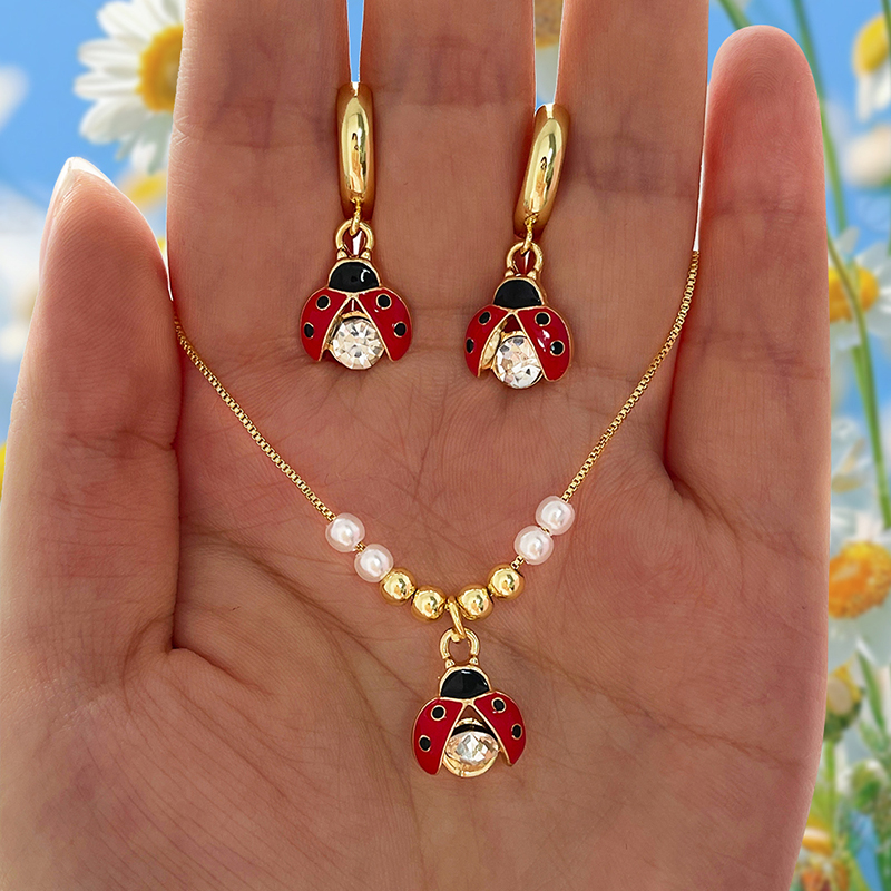 Pendientes De Mariquita Con Incrustaciones De Cobre Y Circonitas En Forma De Gota De Aceite