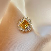Broche Geométrico De Cobre Y Diamantes.