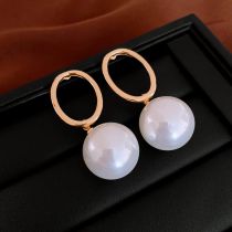 Pendientes Ovalados De Perlas De Metal